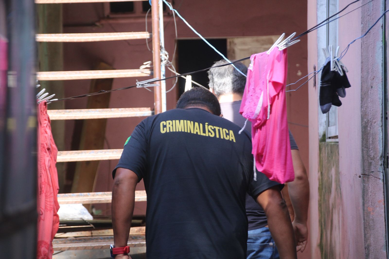 Mãe encontra bebê de sete meses morta dentro de rede em casa no São José