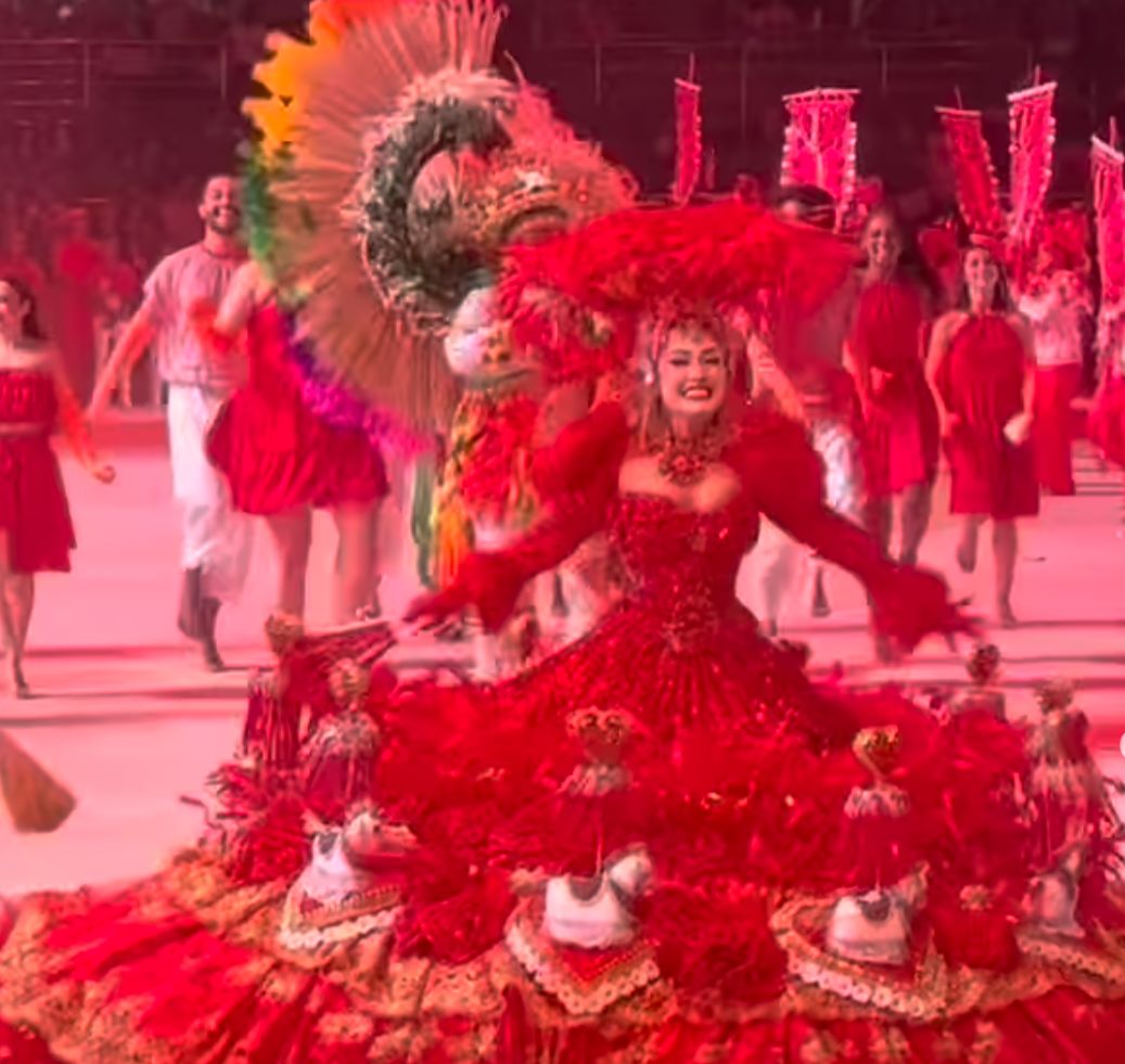 Sinhazinha Valentina Coimbra surge deslumbrante na segunda noite de festival