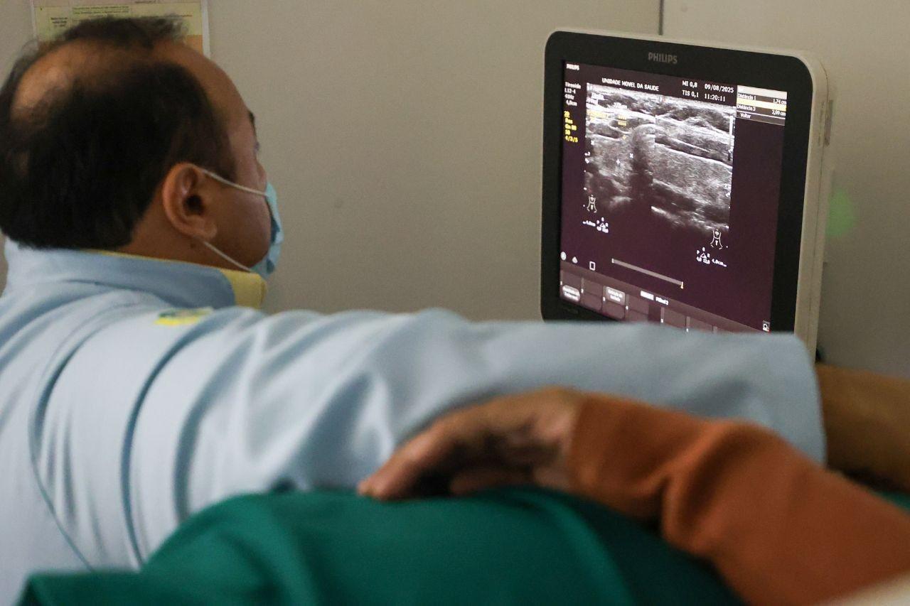 Wilson Lima vistoria Carreta da Saúde que irá oferecer mais de 500 exames gratuitos em Manacapuru