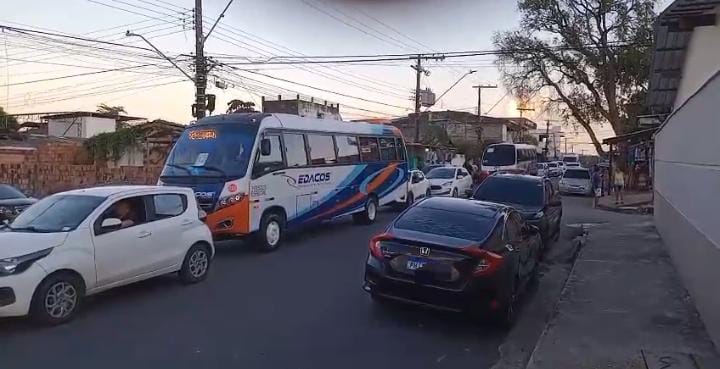 Ageman reúne com moradores do Japiim, é pressionada, mas falha em resolver os problemas com Águas de Manaus