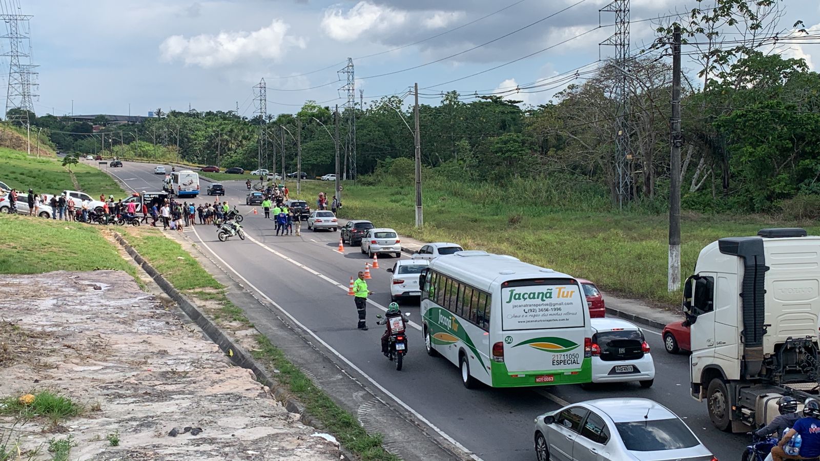 Industriários mortos em acidente na Avenida das Flores estavam a caminho do trabalho