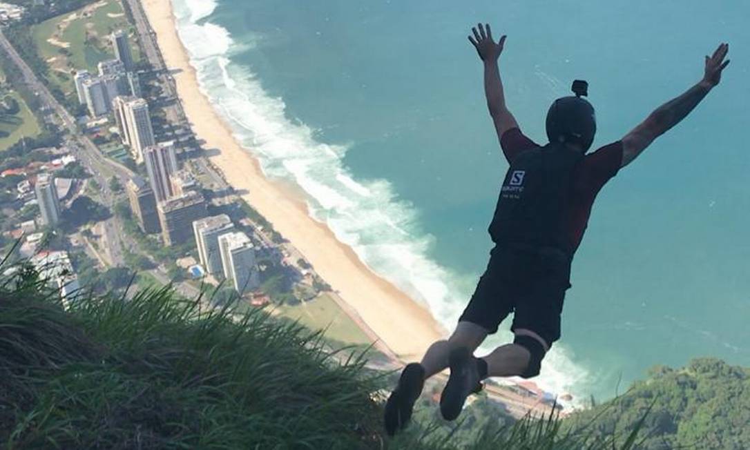 Vídeo: Salto que precedeu morte de esportista de jump no RJ é divulgado