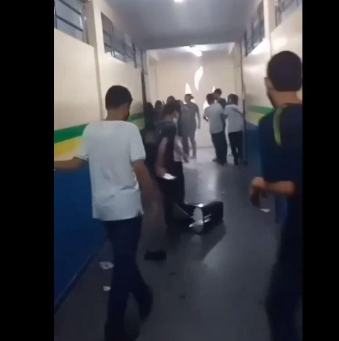 Vídeo mostra alunos quebrando tudo em escola de Manaus; Confira