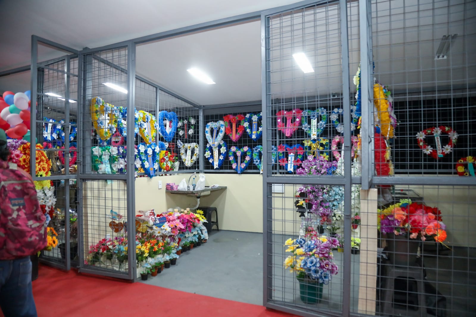 Floricultura é inaugurada no cemitério Nossa Senhora Aparecida, em Manaus