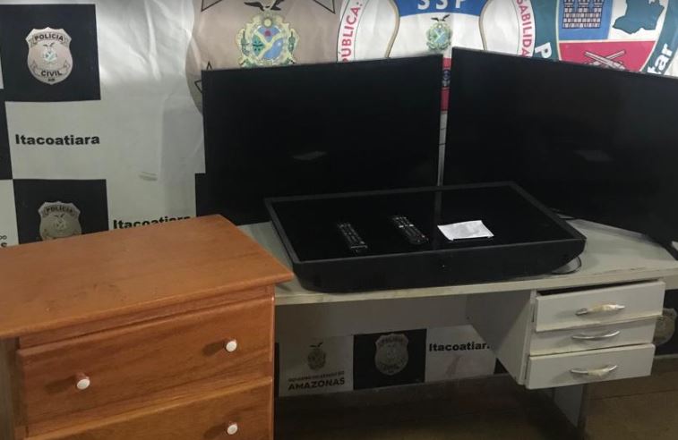 Diarista é presa por roubar R$ 9 mil da casa da patroa no Amazonas