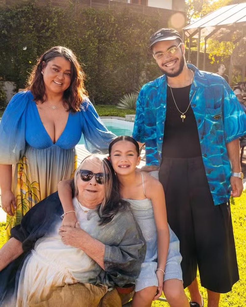 Preta Gil comemora Dia das Mães em família às vésperas de tratamento no exterior