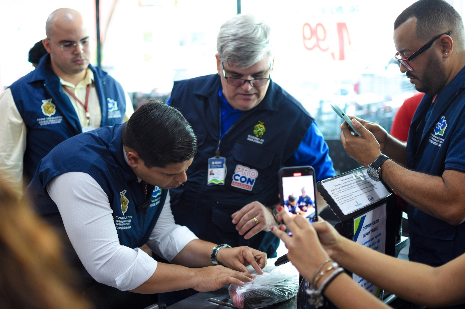 Supermercado é autuado por vender peixe com peso diferente entre balanças em Manaus