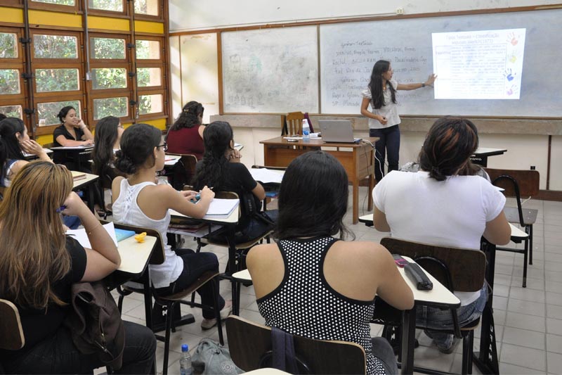 UFAM abre processo seletivo com 12 vagas para professores 