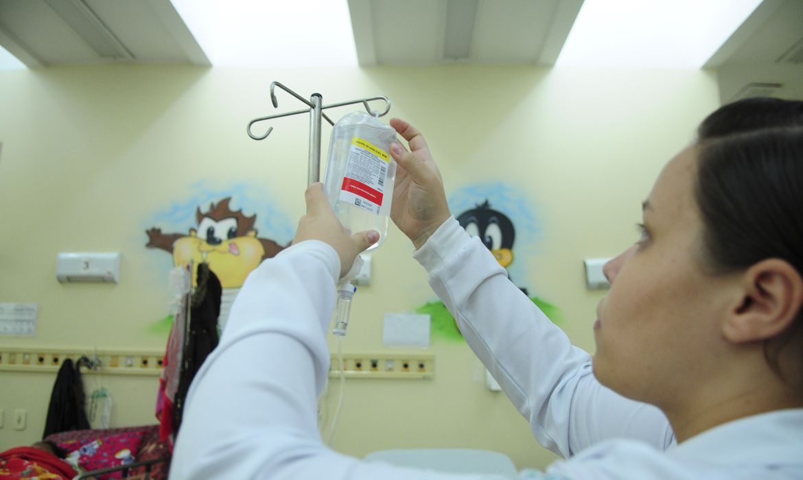  STF retoma hoje julgamento de piso salarial da enfermagem