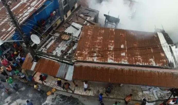 Incêndio destrói três lojas e deixa cidade sem energia no Amazonas