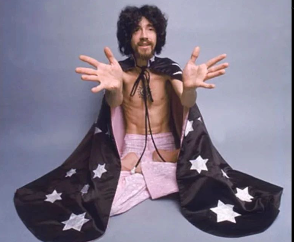 'Instituto Luar x Metamorfose' reúne música, teatro e comédia neste sábado no Teatro Amazonas