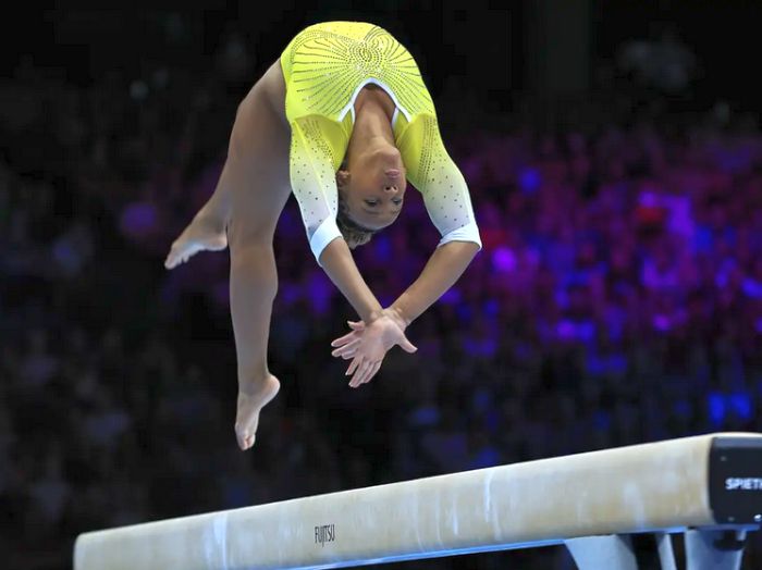 Com mais uma vitória, Rebeca é bronze na trave neste domingo