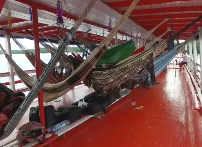 Homem é preso por tocar partes íntimas de mulheres em barco no Amazonas