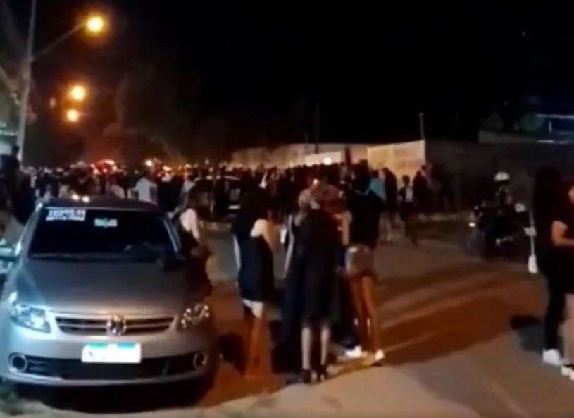 PM encontra balança de precisão em festa clandestina com 500 crianças e adolescentes