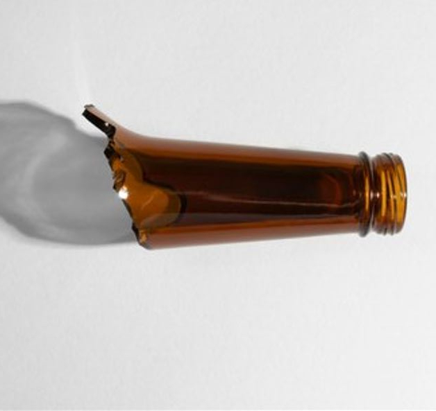 Mulher é presa por tentar matar marido a golpes de gargalo de garrafa no Jorge Teixeira