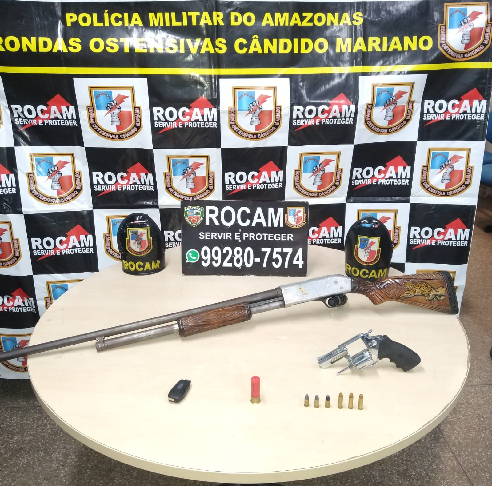 Pelo mato, pessoal foge de festa clandestina em Manaus