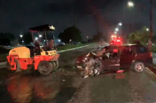 Acidente entre carro e rolo compressor deixa 6 pessoas feridas em Manaus