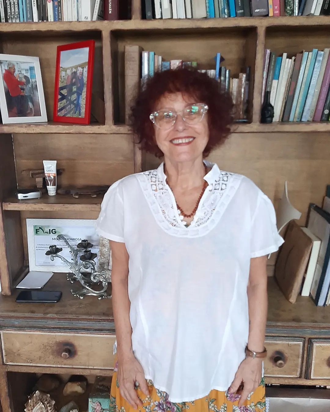 Escritora de 73 anos tem braço dilacerado após ser atacada por três pitbulls