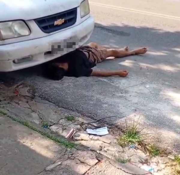 Suspeito é agredido por populares após roubar e puxar cabelo de mulher na Praça 14