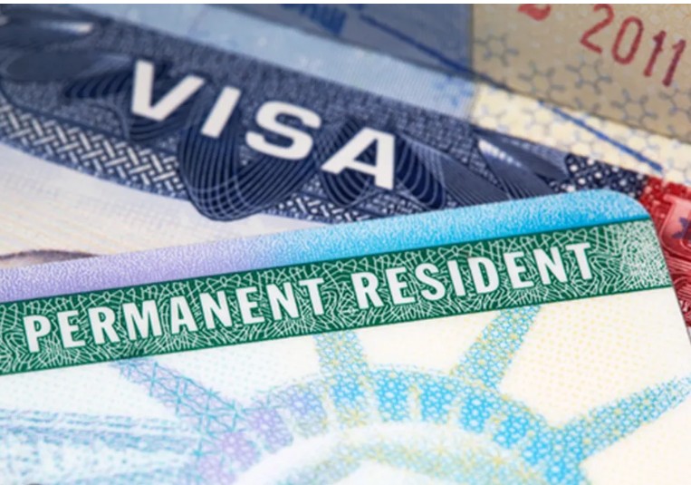 Brasileiros desistem de trabalhar nos EUA após nova taxa de visto imposta por Trump