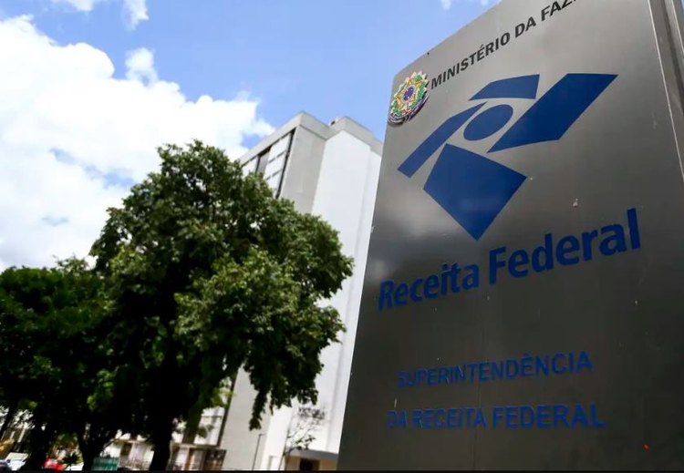 Isenção de IR para quem ganha até R$ 5.000 só ocorrerá com condições fiscais, dizem Lira e Pacheco