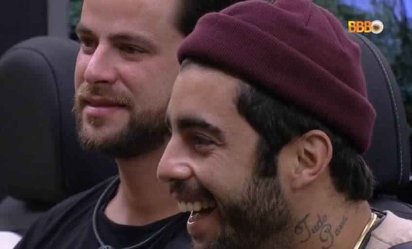 Pedro Scooby se emociona com surpresa dos filhos no vídeo do Anjo