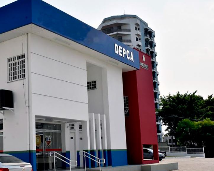 Pai e madrasta são presos por tortura e estupro de adolescente em Manaus