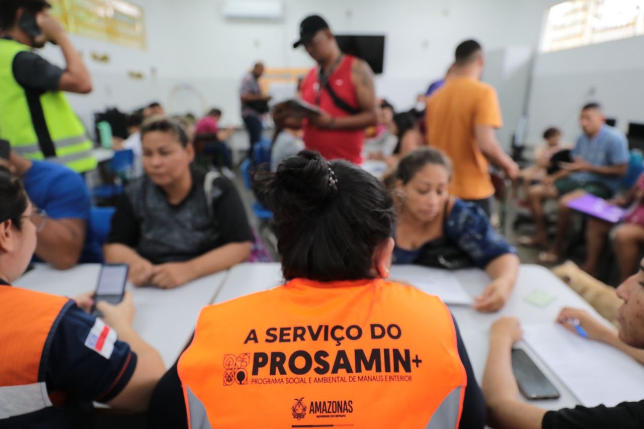 Governo monta força-tarefa para atender famílias atingidas pela chuva em Manaus