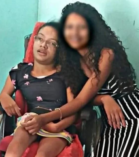 Adolescente usou arma do pai PM para atacar escola e matar cadeirante na Bahia 