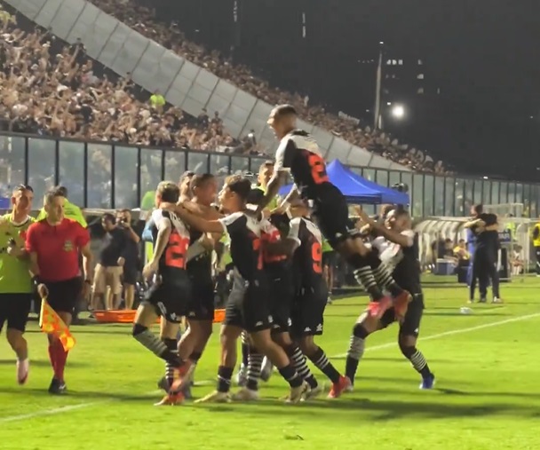 Vasco quebra tabu de 14 anos e derrota Corinthians por 2 a 0 no Brasileirão