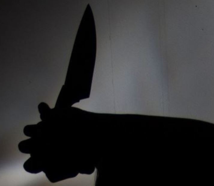 Homem crava faca no peito de amigo durante bebedeira no Tarumã