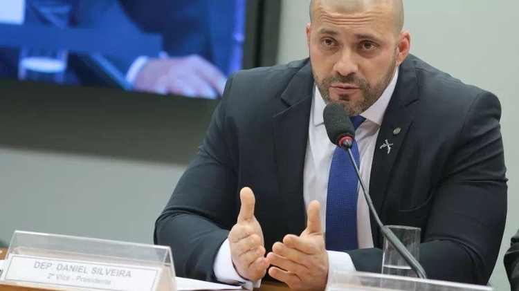 Moraes nega pedido de Daniel Silveira e manda bloquear contas do parlamentar