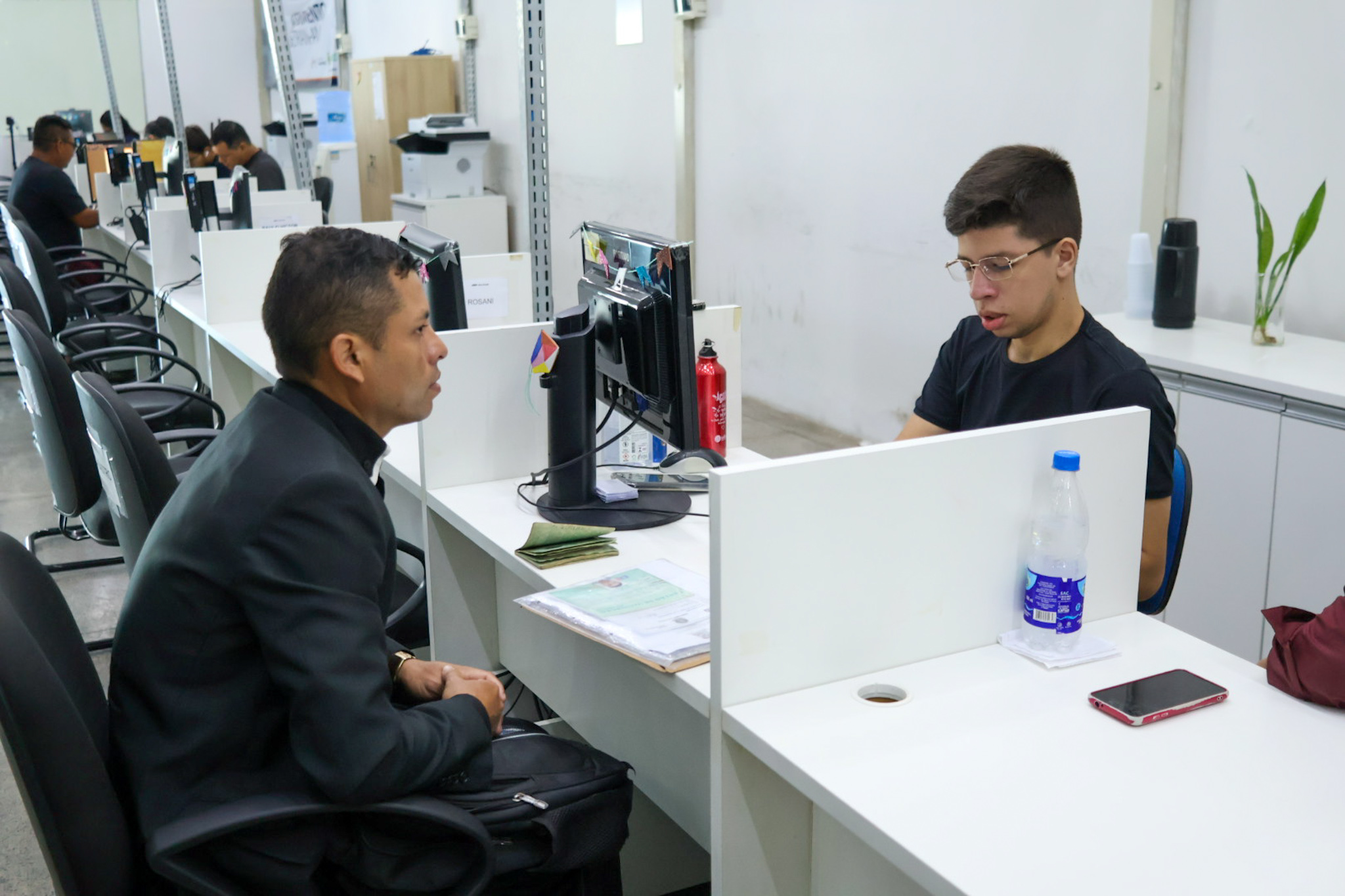 Vendedor, artífice e mais; confira as vagas do Sine Manaus nesta segunda-feira