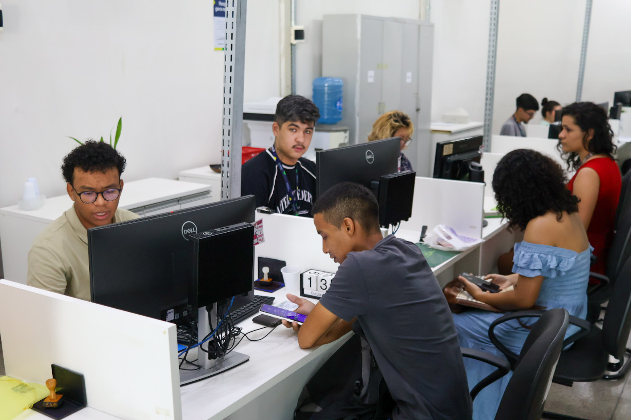 Motorista entregador e mais: Sine Amazonas divulga 213 vagas para esta terça