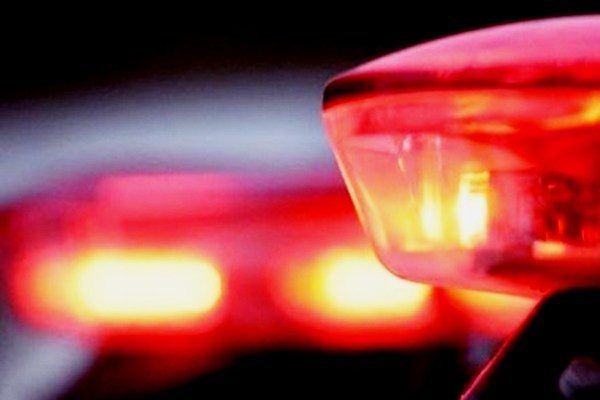 Mulher é presa suspeita de expulsar filho de 10 anos de casa