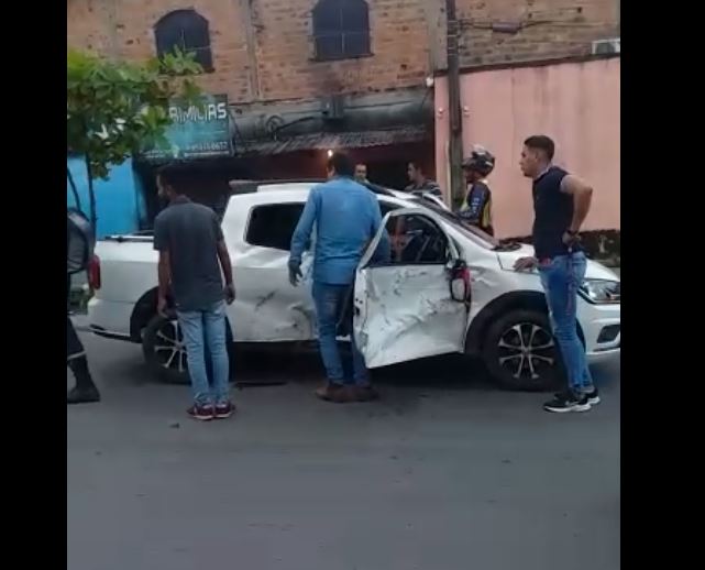 Acidente violento deixa um ferido em avenida de Manaus