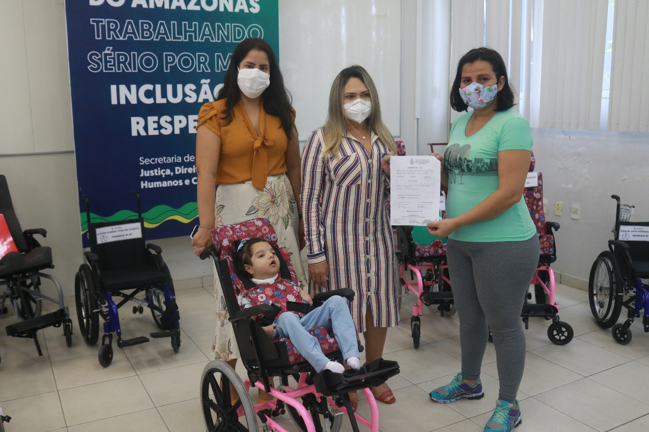 Ação atende PCDs para obtenção de cadeiras de rodas em Manaus