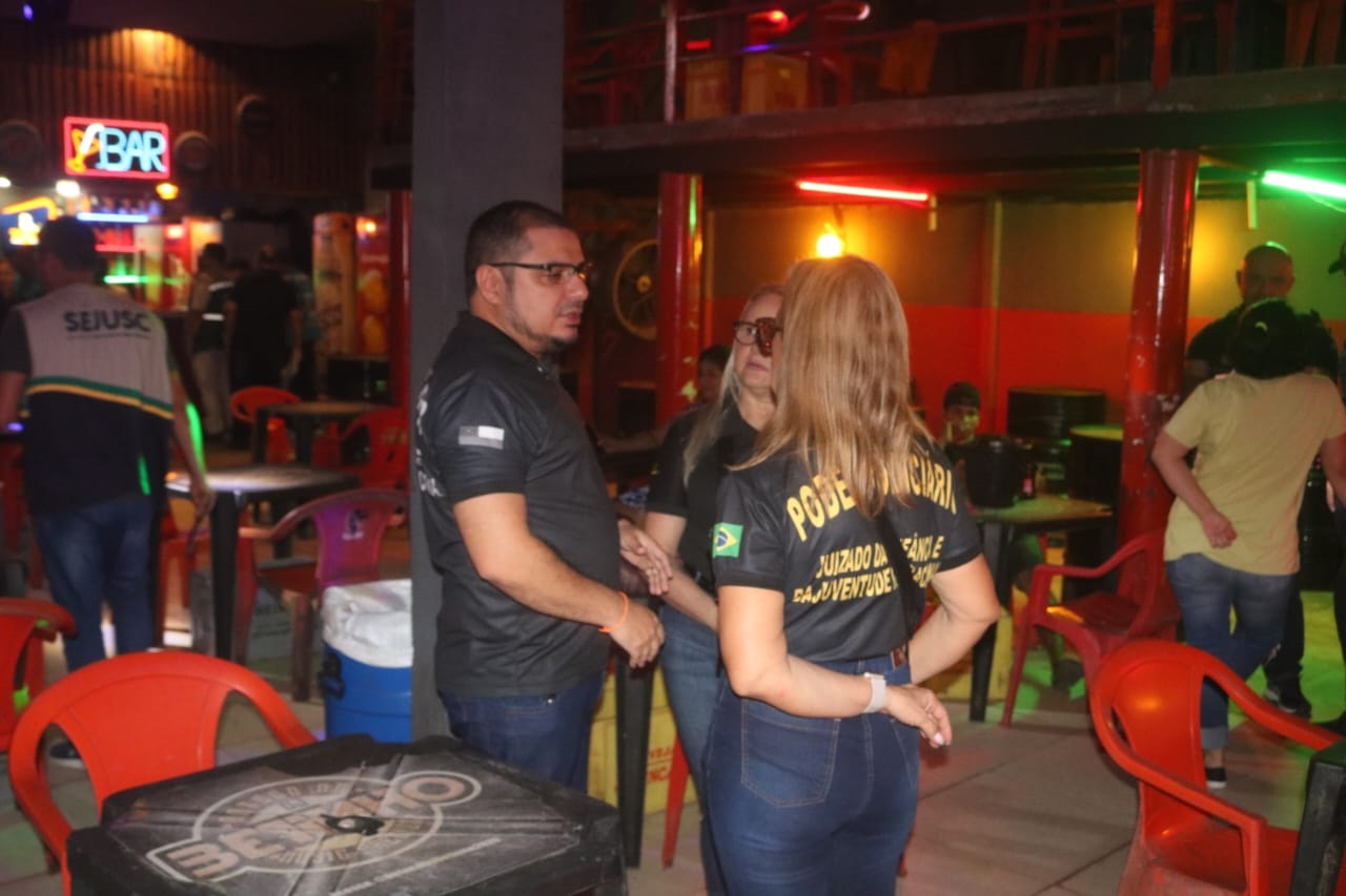 Dono de bar é preso ao tentar impedir fiscalização em Manaus