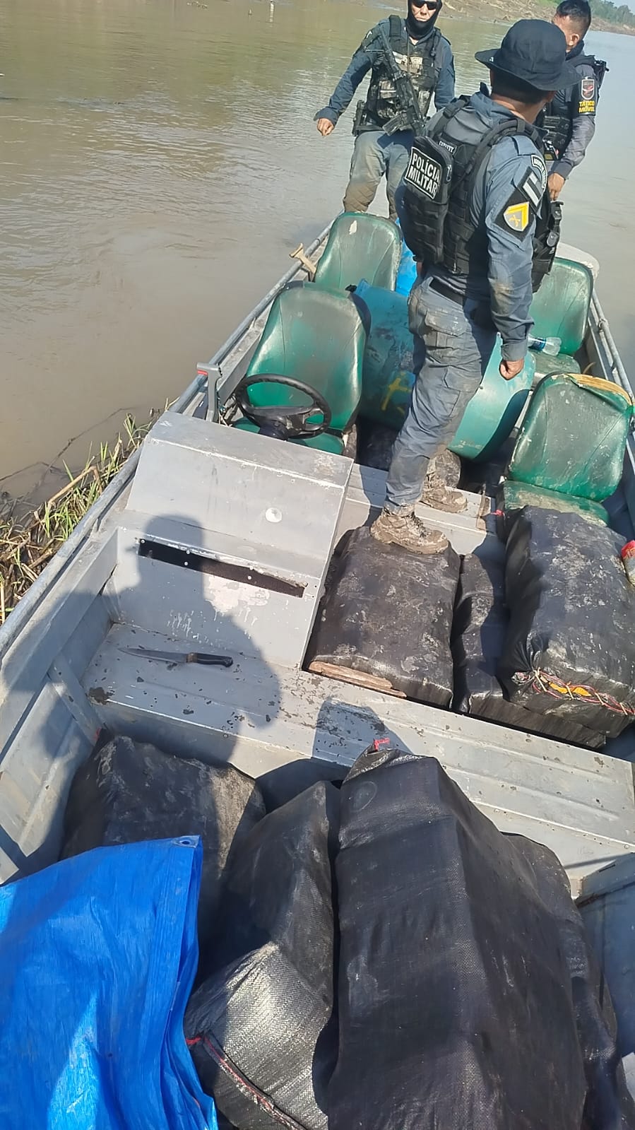 Polícia apreende 362 kg de drogas após confronto com narcotraficantes no Amazonas