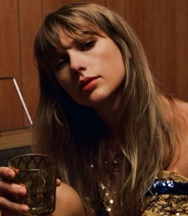 Governo federal pede explicações de produtora após morte de fã de Taylor Swift