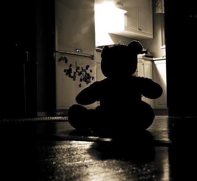 Mãe com covid não consegue salvar filha com síndrome de down e menina morre