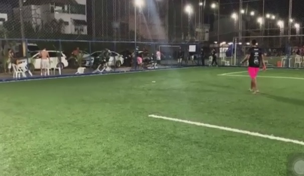 Homem é executado a tiros durante live de partida de futebol em Manaus