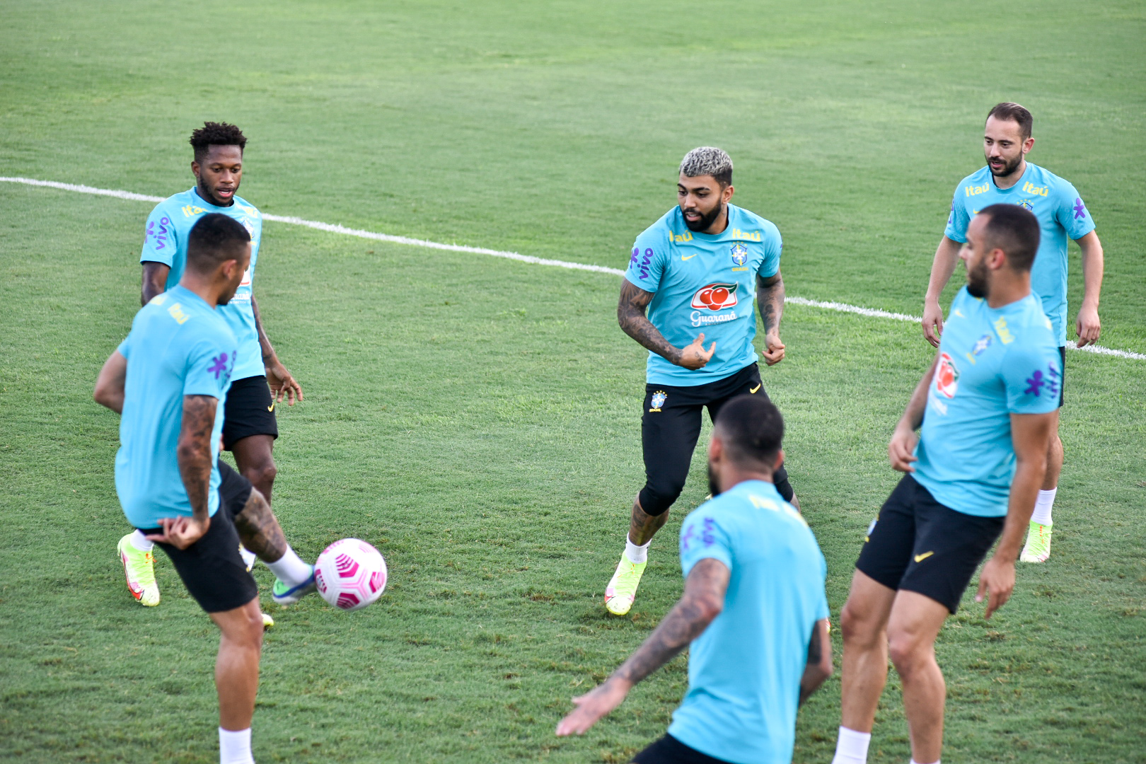 Seleção Brasileira treina no Estádio da Colina para jogo contra o Uruguai em Manaus