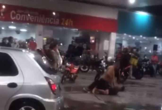 Vídeo: Motorista surta e agride motociclista após discussão no trânsito em Manaus