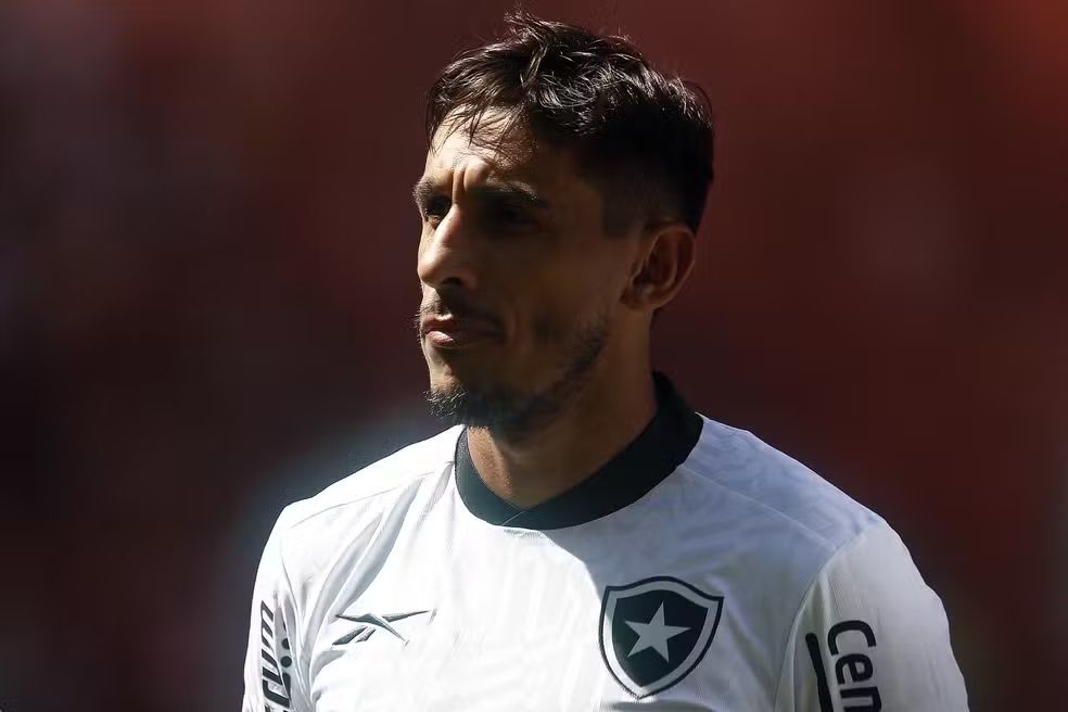 Damián Suárez pega Botafogo de surpresa e deixa o time antes de viagem a Salvador