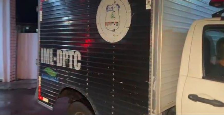Garoto de 14 anos recebe ligação e é assassinado ao sair de casa em Manaus