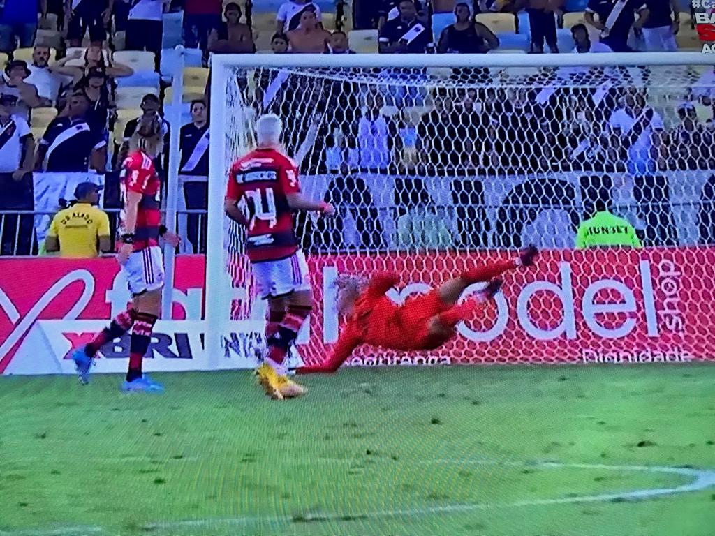 Vasco derrota o Flamengo e faz a festa no Maracanã