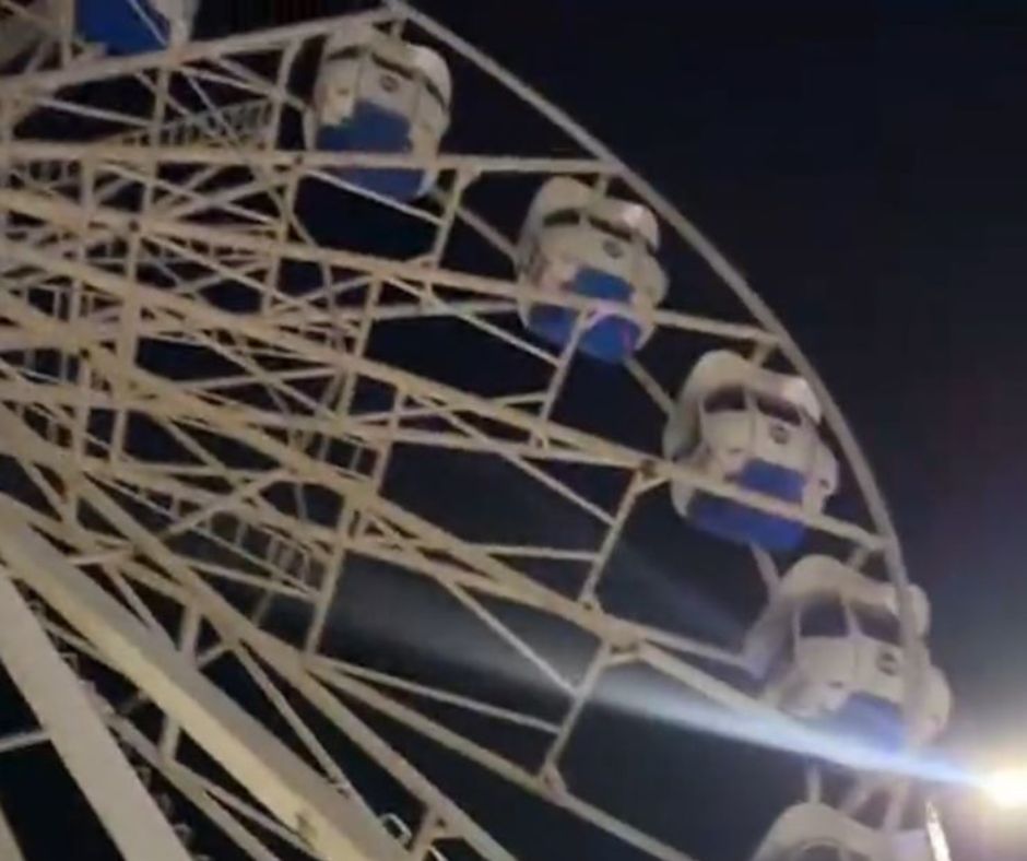 Roda-gigante trava com visitantes e acusação de ligação clandestina gera caos na Ponta Negra