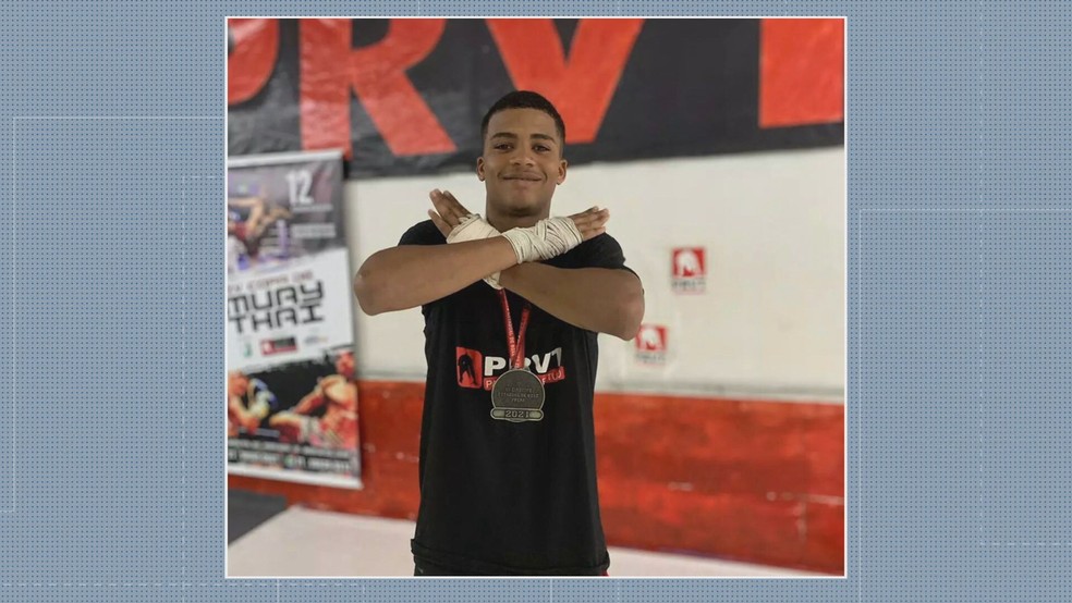 Lutador de boxe de 19 anos é morto a tiros em bar 