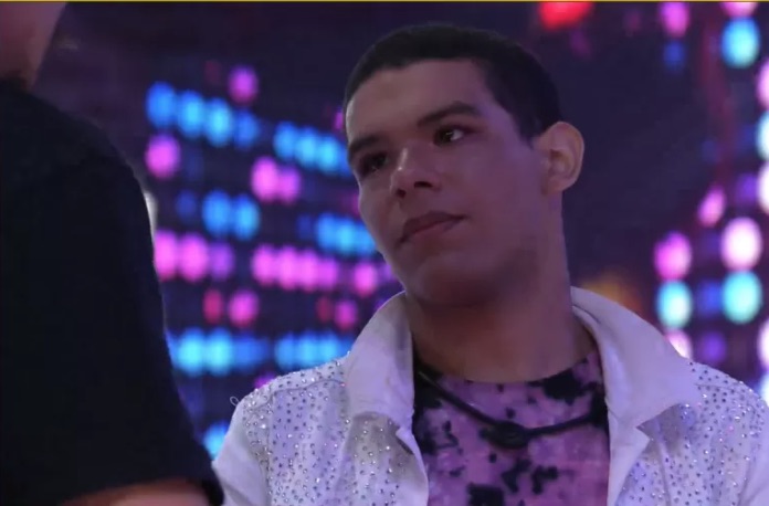 Após polêmica com as 'comadres', Vyni pede para Eli terminar com Natália